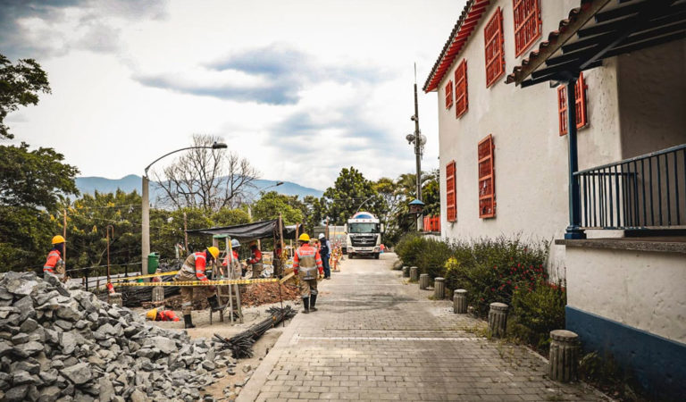 ee7d8bd0-3abe-43e0-a093-497ed742ea83